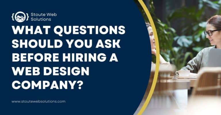 Two women talking about web design in an open restaurant.